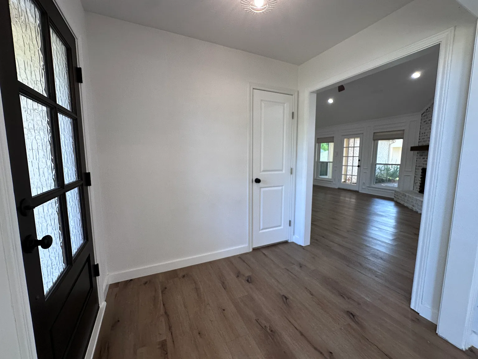3 bed, 2.5 bath, 2089 sqft, $3,700 — Photo 2