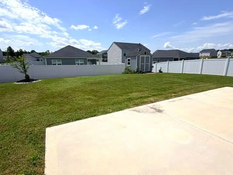 526 Leven Dr — Photo 8
