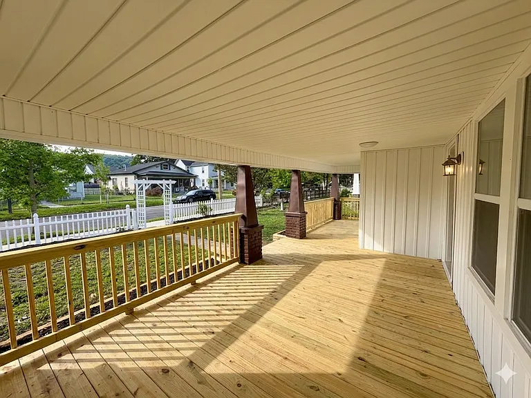 206 E Burwell Ave — Photo 2
