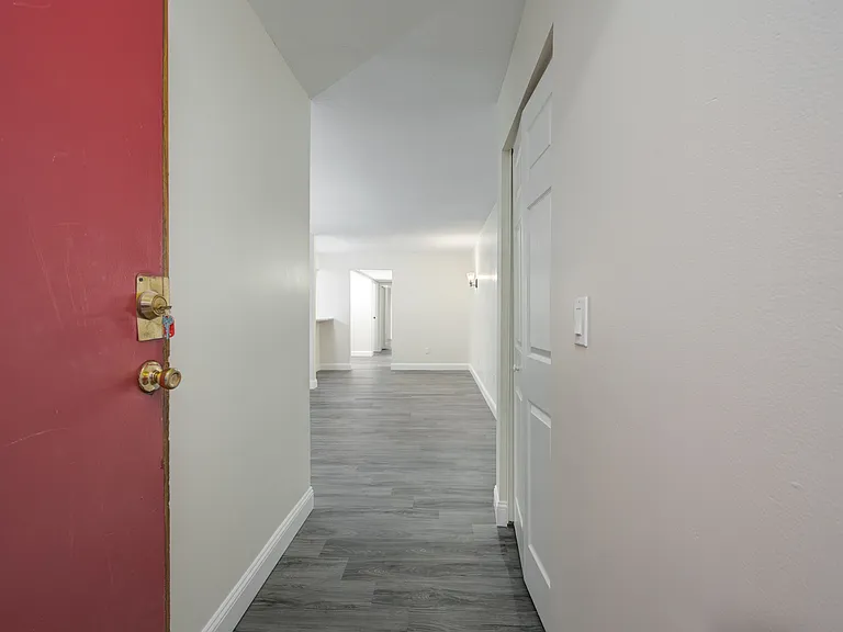 Oakbrook Manor Apartments — Photo 54