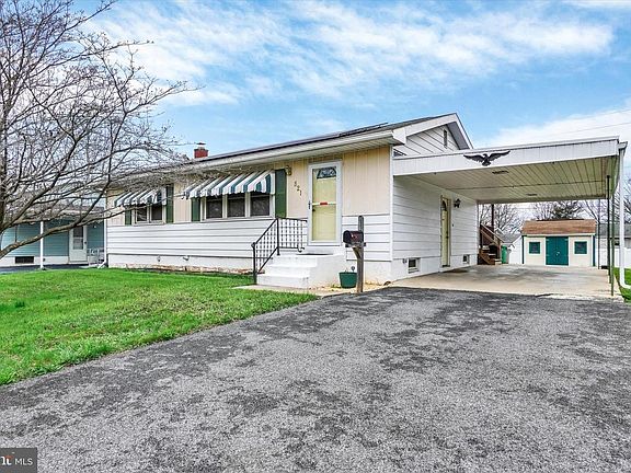 2nd image of 821 Gunnison Rd