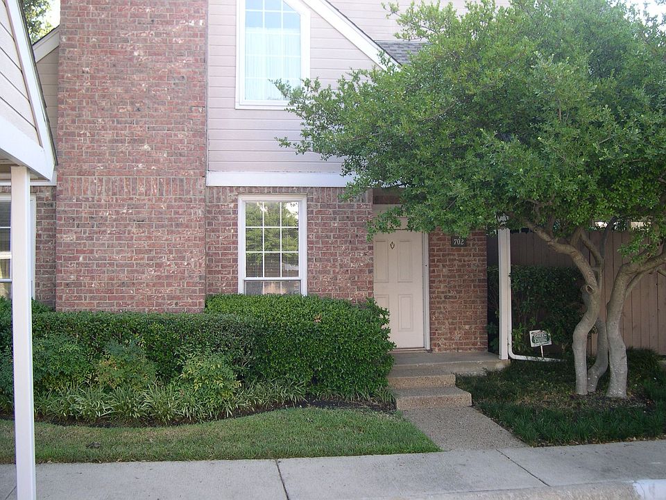 View of front of Townhome