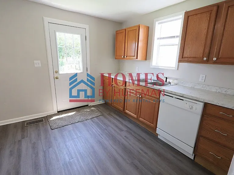 1025 N 2nd Ave — Photo 8