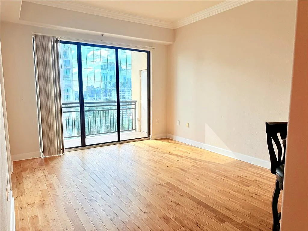 1 bed, 1.0 bath, 880 sqft, $2,100 — Photo 1
