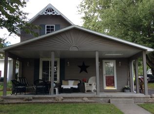 109 W Maple St, Roberts, WI 54023