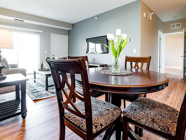 Gateway Green Apartments — Photo 17