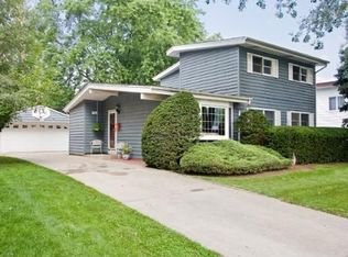 4003 Wren Ln, Rolling Meadows, IL 60008