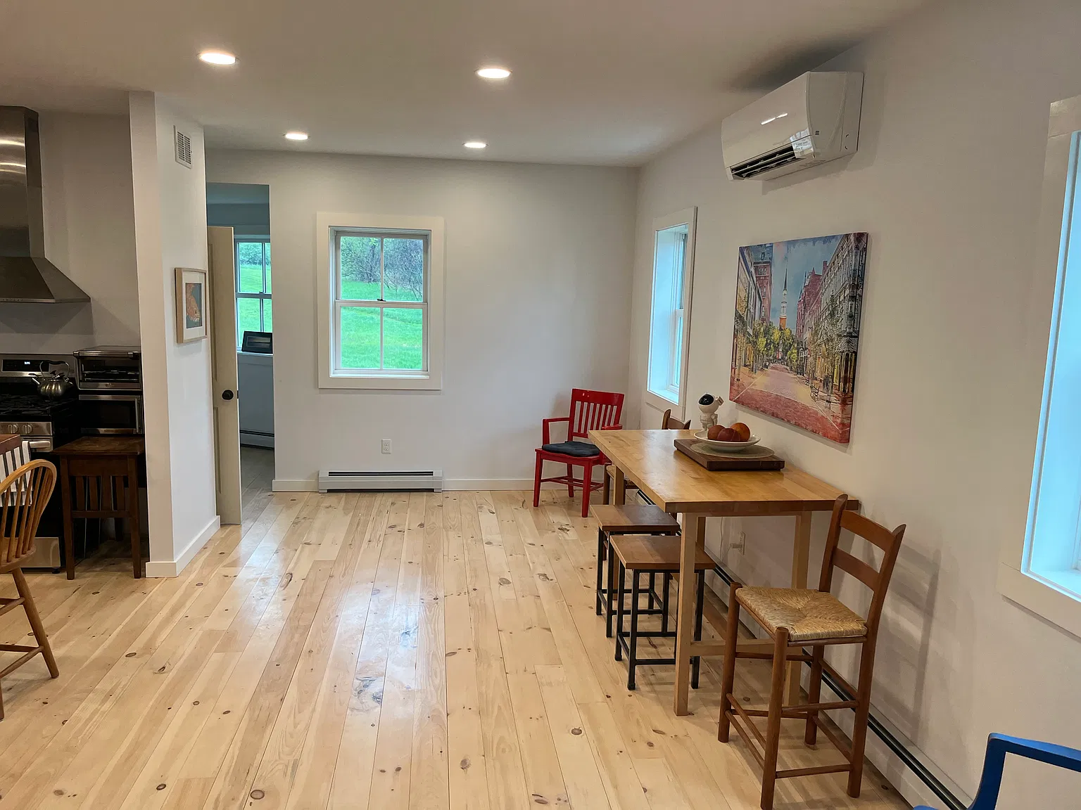 4 bed, 2.5 bath, 3400 sqft, $6,000 — Photo 3
