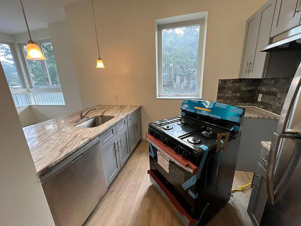 1st image of 195 Lincoln Ave #105A