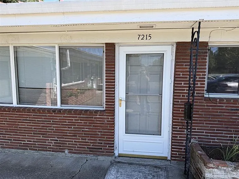 7215 SE Division St — Photo 2