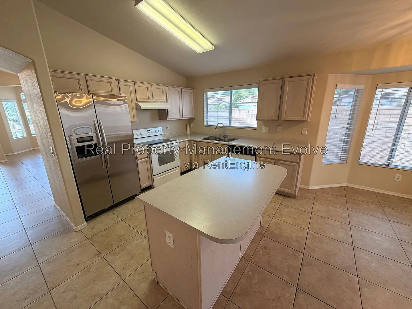 3 bed, 2.0 bath, 1683 sqft, $2,250 — Photo 2