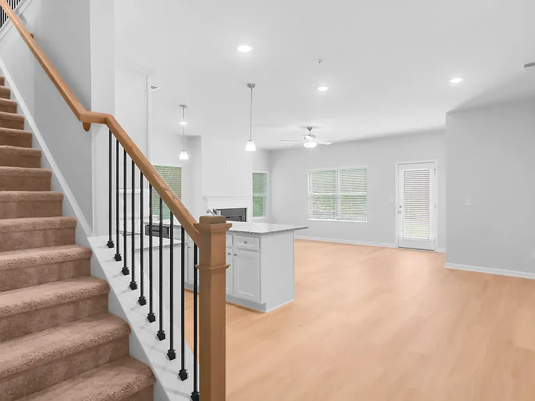 371 Lanier Cir — Photo 8