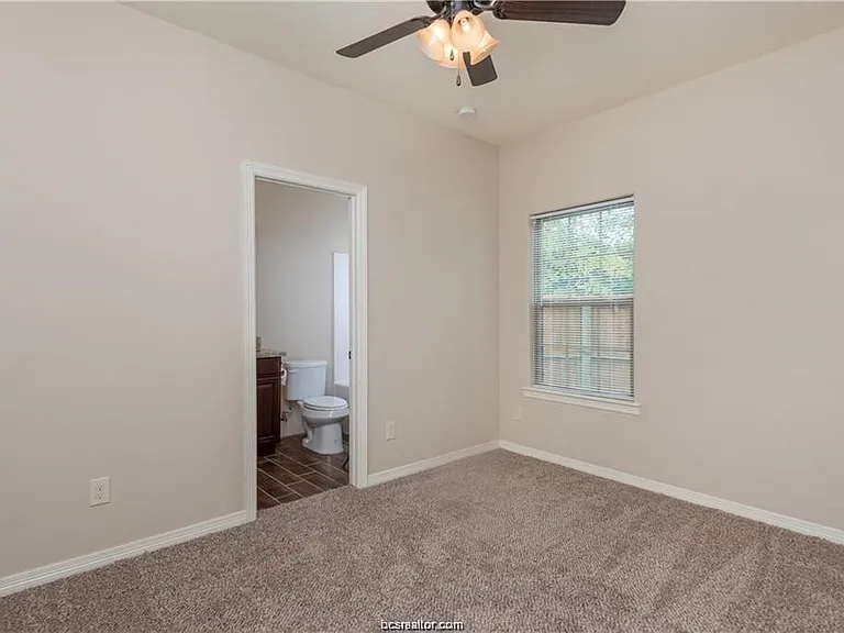 406 Ash St #A — Photo 9