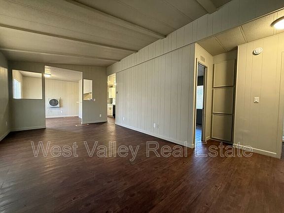 2nd image of 282 Mary St