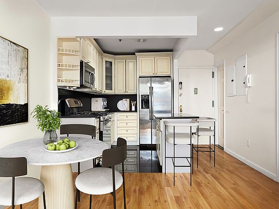 5th image of 239 W 135th St #5A