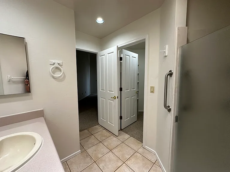 8435 N Hanks Pl — Photo 24