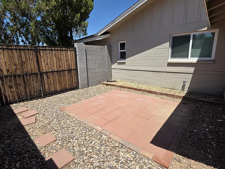 7001 E Latham St — Photo 15