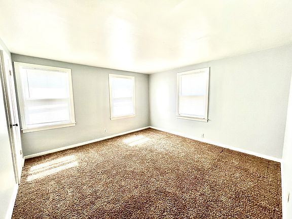 3rd image of 408 E Parkland Ave