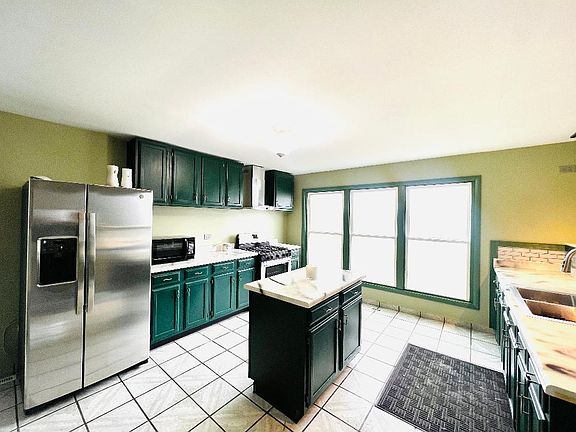 2nd image of 815 Central Park Dr