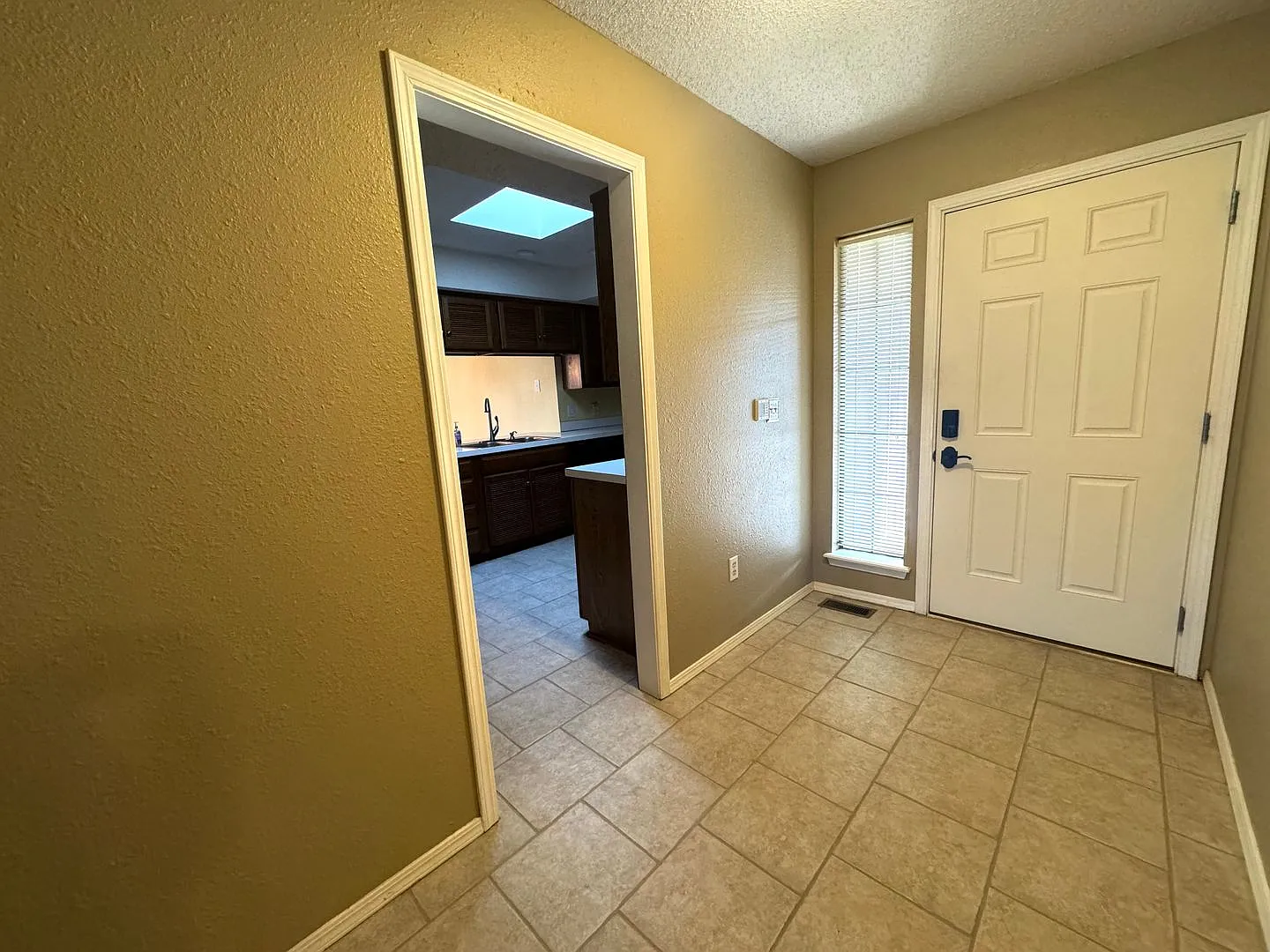 Beautiful 3 Bedroom 2 Bathroom Home in Union School district! — Photo 2