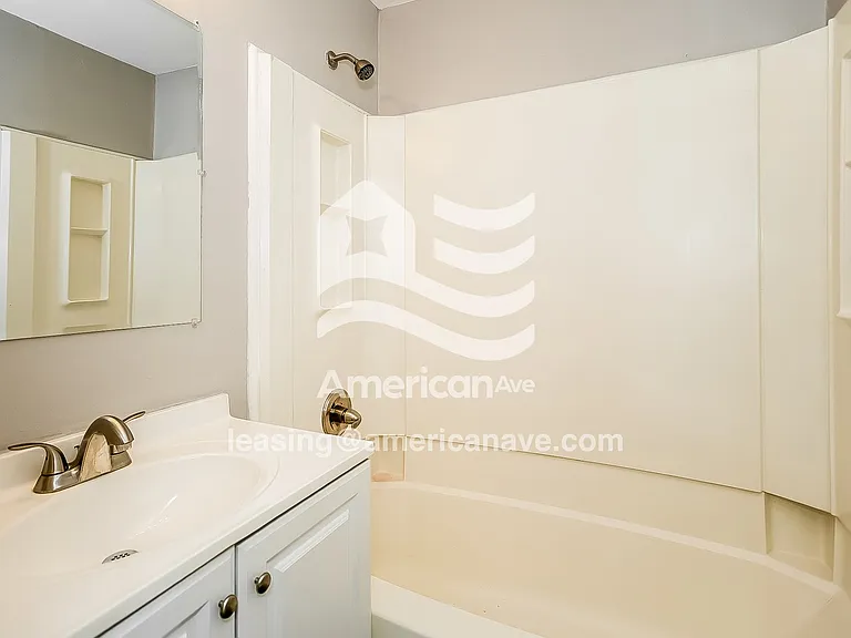 571796_011_main_bathroom_12.jpg