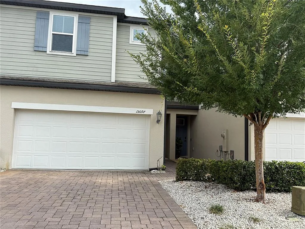 3 bed, 2.5 bath, 1969 sqft, $2,450 — Photo 2