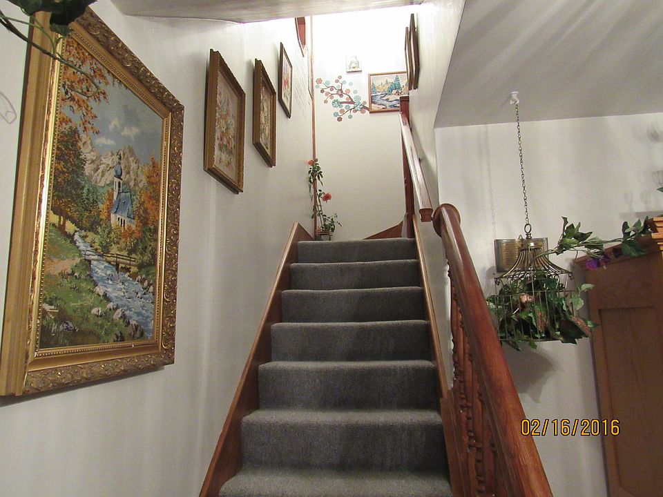 steps to 3 b/r and bath