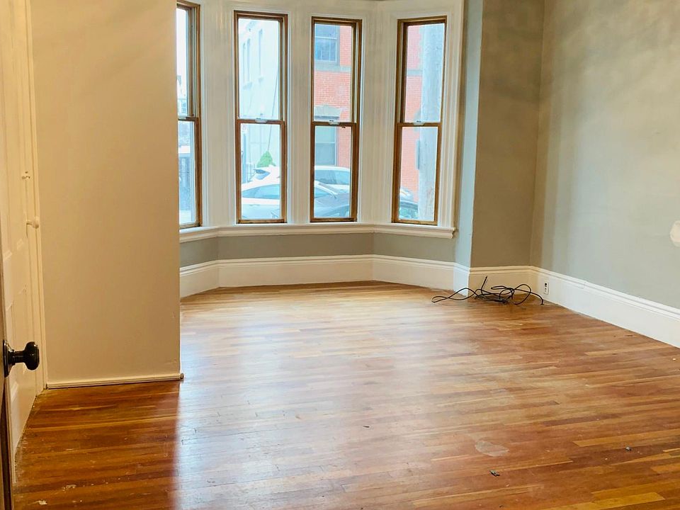 2nd image of 220 Saratoga St #11
