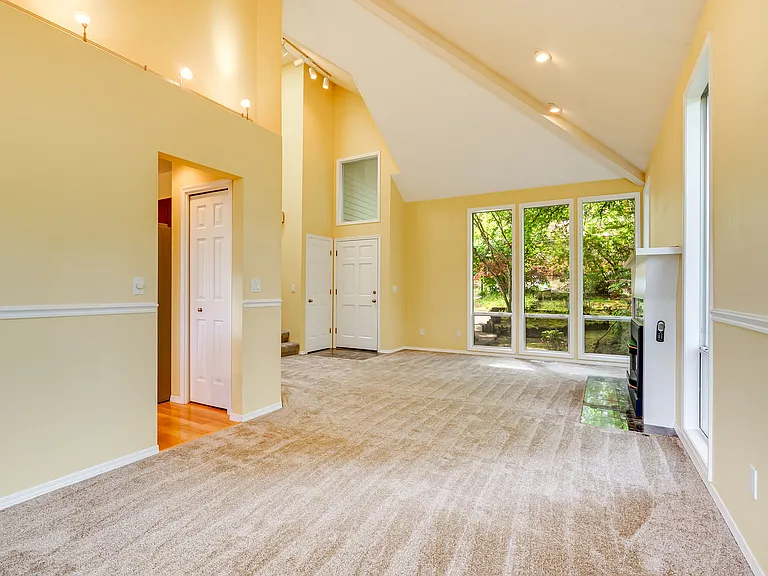 725 Ash St — Photo 15