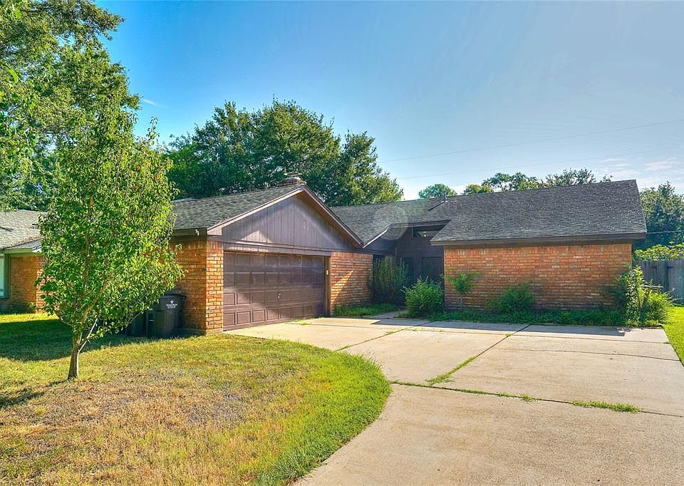 1st image of 1406 Heights Dr