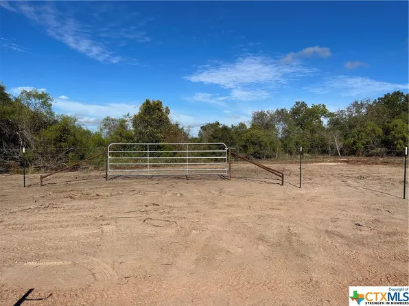 1186 Refugio Hwy, Victoria, TX 77905