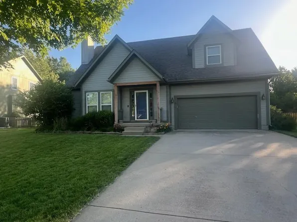 21853 Vine St, Spring Hill, KS 66083