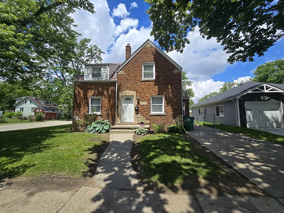 15205 Maplewood Ave