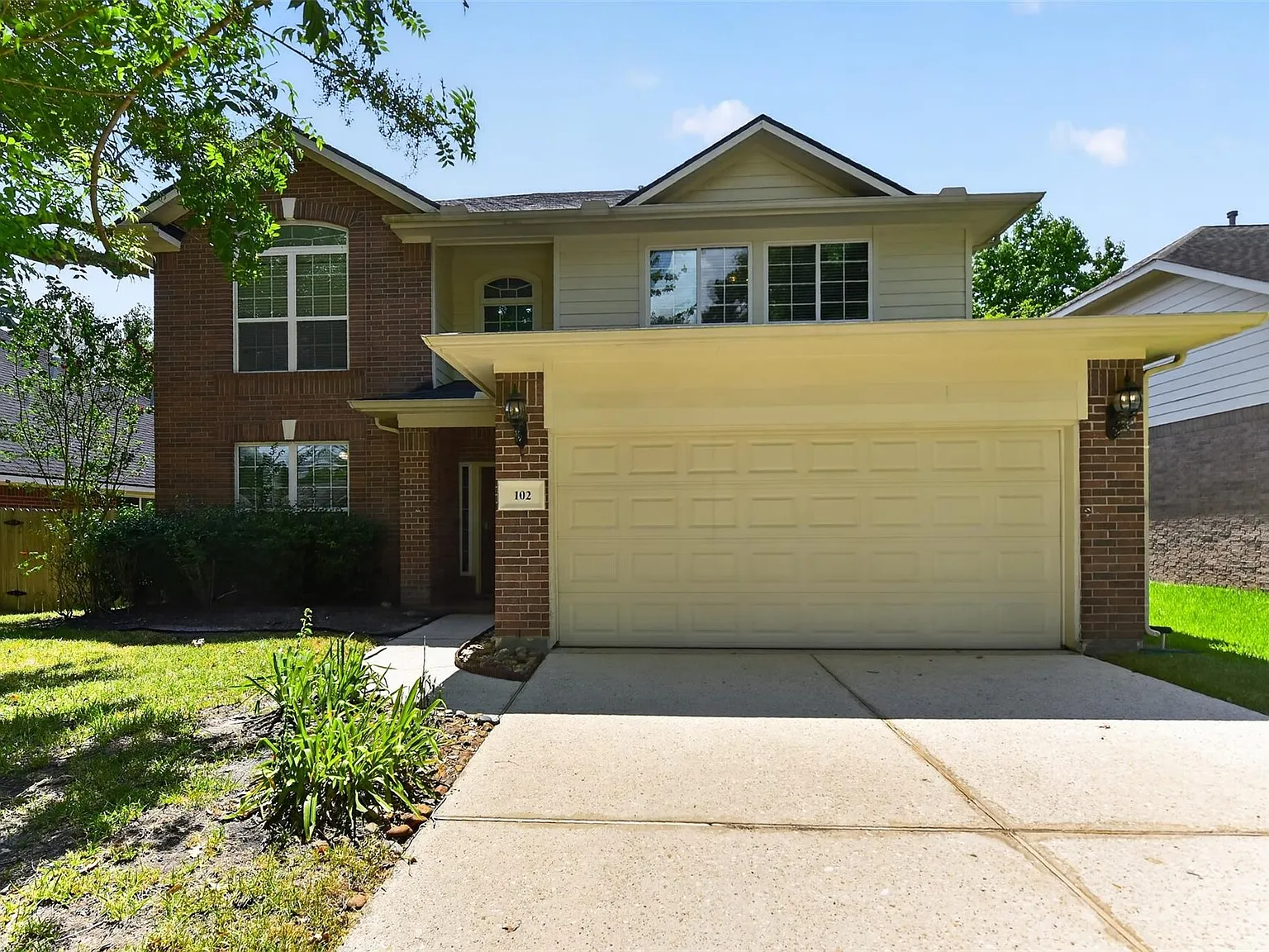 4 bed, 2.5 bath, 2090 sqft, $3,150 — Photo 2