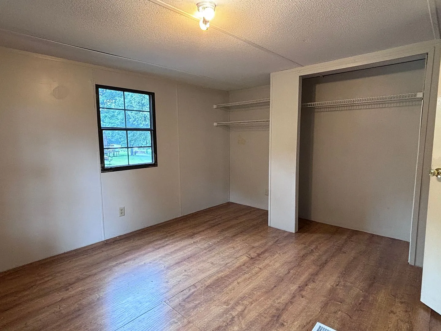 2 Bedroom Mobile Home in Pleasant Garden! — Photo 4