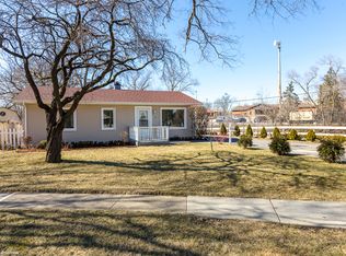 174 Raupp Blvd, Buffalo Grove, IL 60089