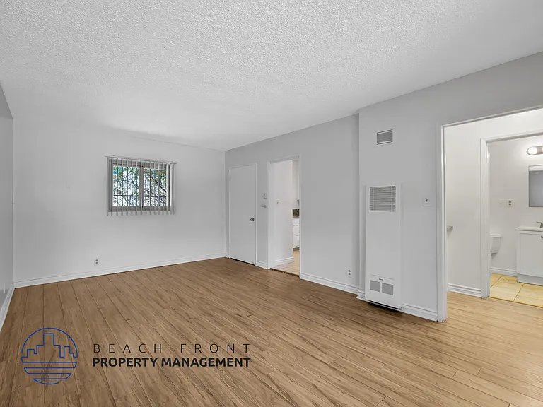 8910 Sepulveda Eastway — Photo 10