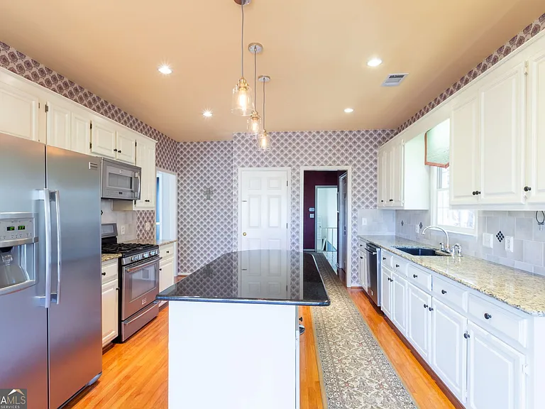 612 Redbud Ln — Photo 36