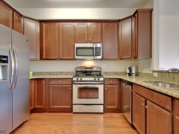 406 Waterview Ct, Cedar Knolls, NJ 07927