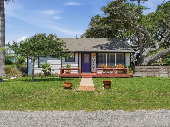 1029 Lady Claire St, Rockport, TX 78382