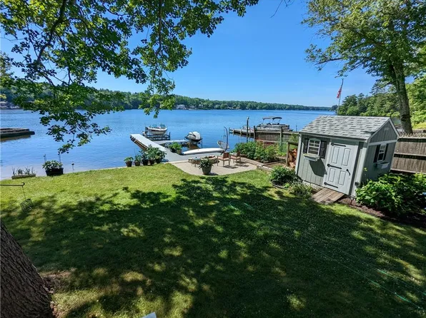 9 Lake Dr, Pascoag, RI 02859