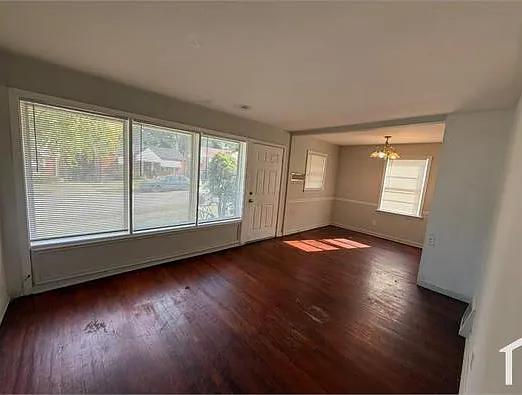 3 bed, $1,200 — Photo 2