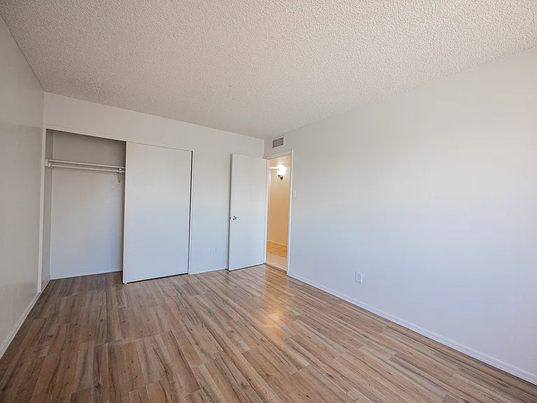 5040 N 40th Ave — Photo 11