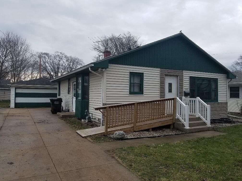 1207 Center St, Union Grove, WI 53182 | Zillow