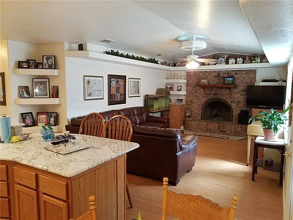 5th image of 3608 Surrey Ln