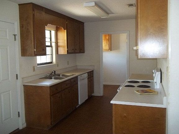 4th image of 3605 Hillway Dr