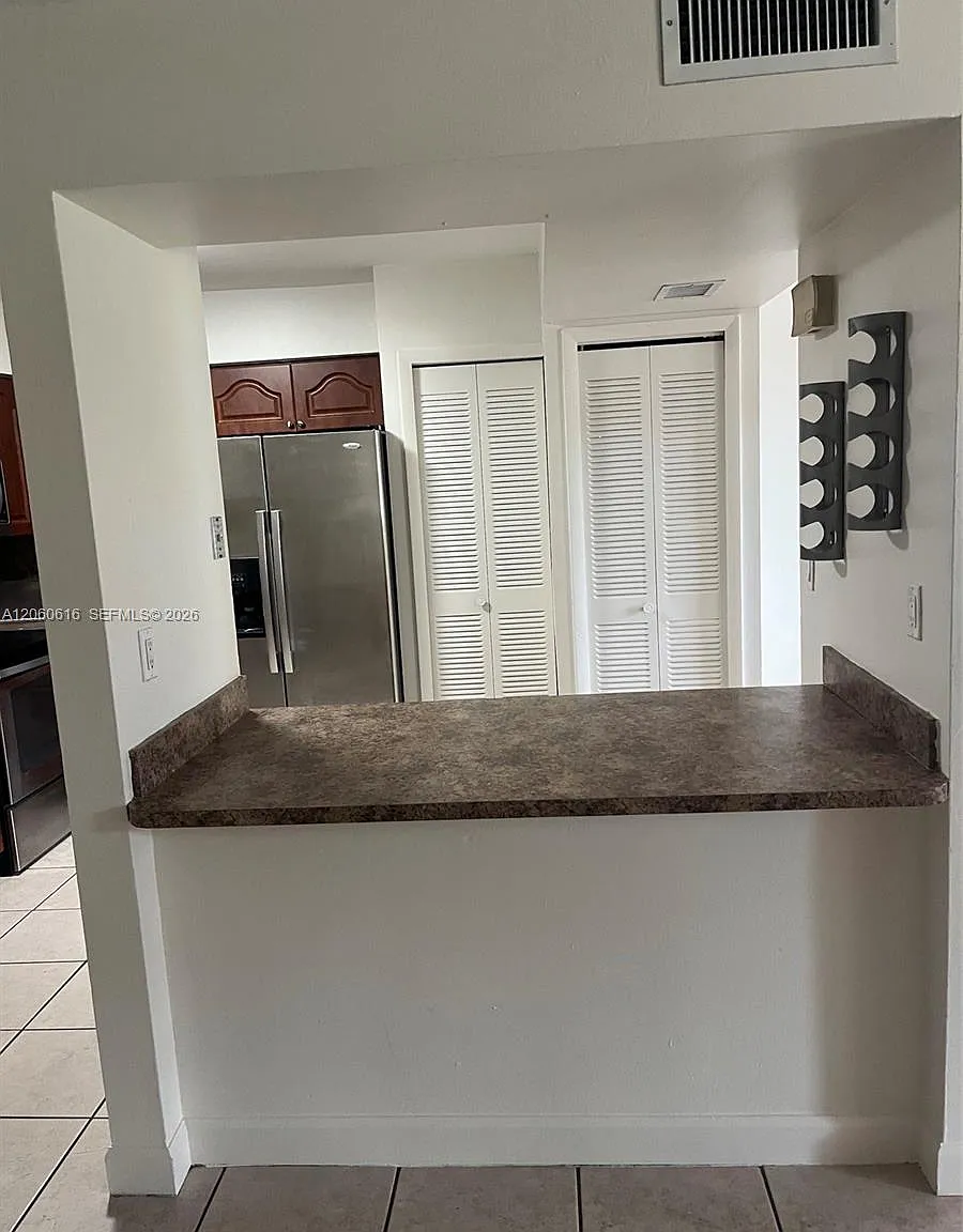 Club Estates Condo No Iv — Photo 4