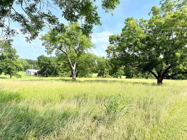 818 E 8th St, Chandler, OK 74834