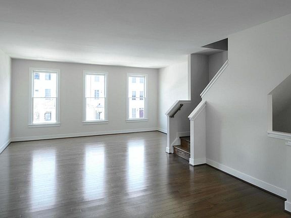 3rd image of 928 N Alfred St