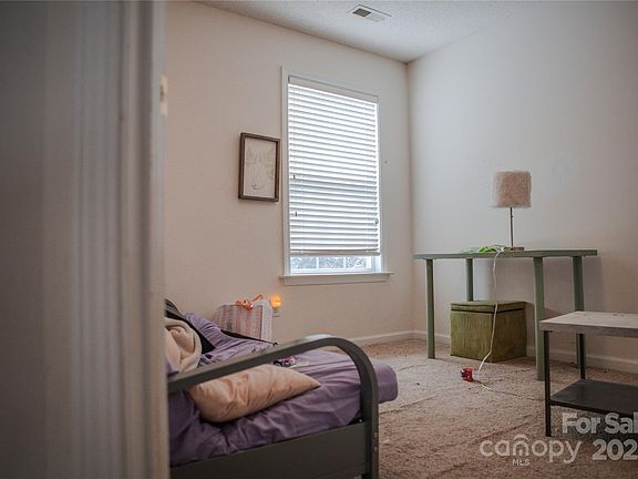 3rd image of 2941 Glen Summit Dr